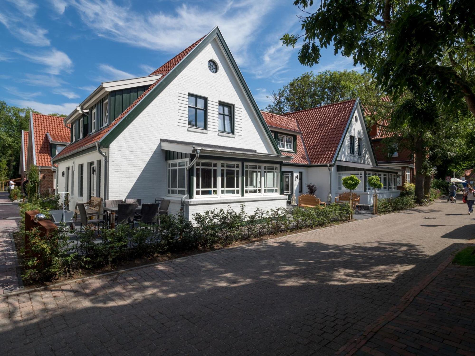 Inselsuenn Hotel Und Apartments Spiekeroog Exterior foto